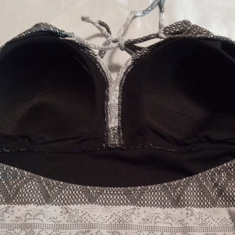 Bathing Suit Top In Fitted Halter Design - Picture 4 of 7